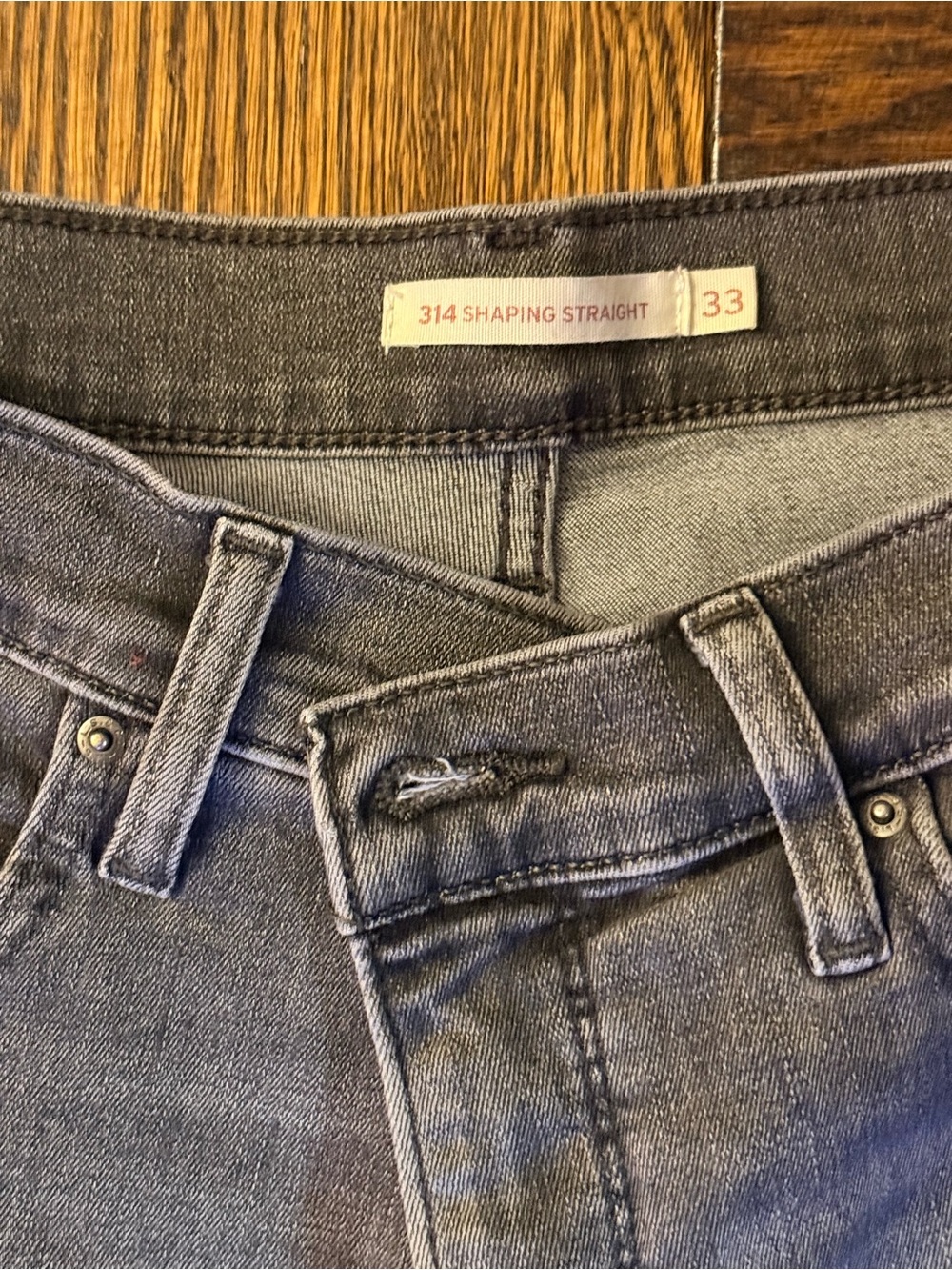 Levi's Straight Leg Jeans in Faded Gray